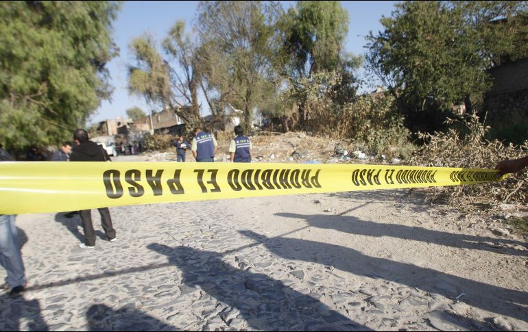 Elementos de la Fiscalía del estado realizaron el levantamiento de evidencias, de los cuerpos e iniciaron la investigación. EL INFORMADOR/ ARCHIVO