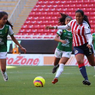 Chivas femenil vence a León y se aferra a la Liguilla