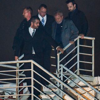 Lula ingresa en prisión en Curitiba