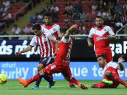 Concentrados en la Concachampions, Chivas eligió un cuadro conformado por seis titulares juveniles. EFE / C. Zepeda
