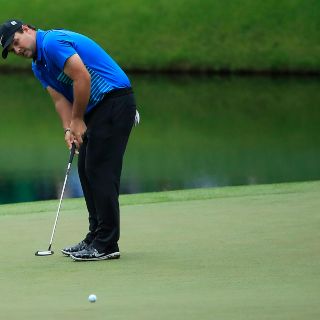Reed se consolida en la cima; Tiger se rezaga la parrilla