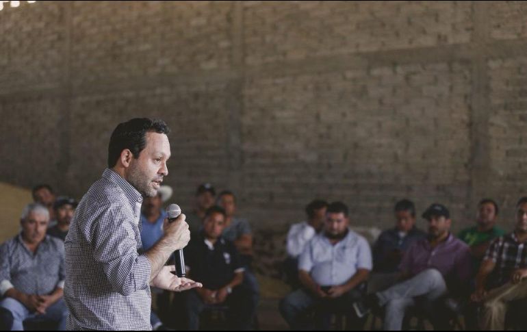 Clemente Castañeda. Los aspirantes al senado visitaron La Barca, Ameca y Atotonilco El Alto. FACEBOOK/clementech
