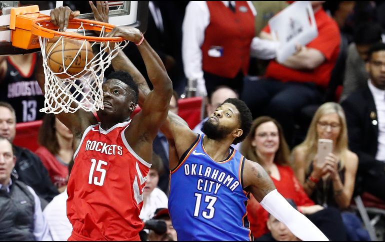 El Thunder de Oklahoma City mantiene sus esperanzas de acceder a los Playoffs al vencer ayer a los Rockets de Houston. EFE/L. Smith