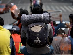 Los migrantes lanzaron consignas y exhibieron carteles con “Alto a las deportaciones” y “Fuera Donald Trump”. AP/M. Ugarte