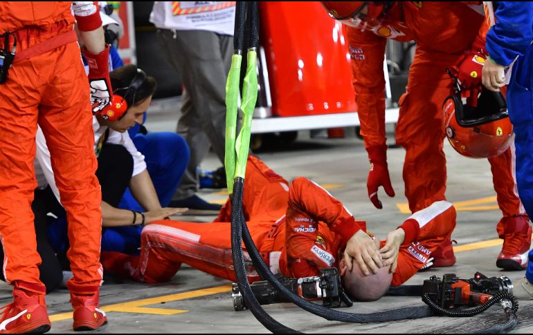 El mecánico de Ferrari reacciona luego de ser arrollado. AFP/G. Cacace