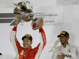 A Hamilton no le queda más que aplaudir. Sebastian Vettel dio una cátedra de estrategia y gestión de neumáticos. AP/L. Bruno