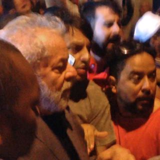 Lula está bien pero indignado; abogado lo visita en prisión