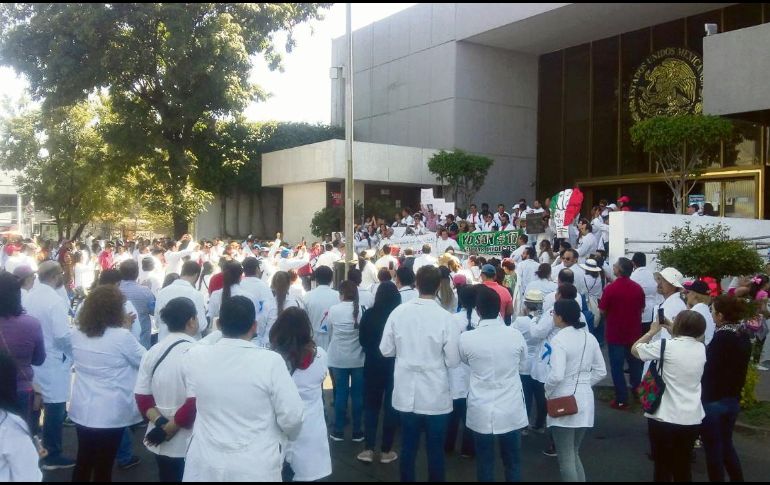 Bajo el hashtag #YoSoyMedico17, varios doctores se hicieron oír también en las redes sociales en favor de su colega. ESPECIAL