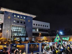 Simpatizantes del expresidente montaron un campamento a las afueras de la prisión desde donde apoyan a su líder. AP/D. Ferreira