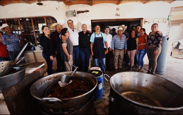 Enrique Alfaro visitó Concepción de Buenos Aires, adonde buscará llevar un plantel del Conalep. FACEBOOK/EnriqueAlfaroR
