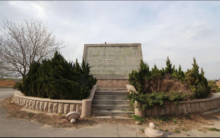 El pedestal sin la escultura, que fue erigida en 2005 para atraer visitantes a la provincia de Shandong. AFP