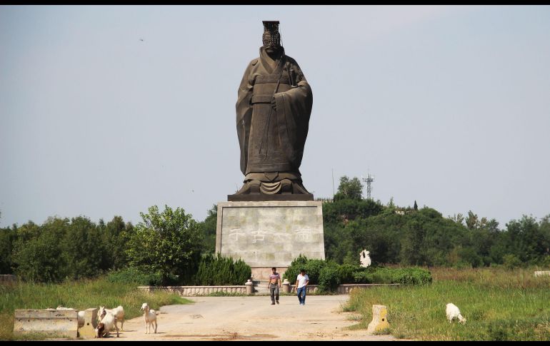 Qin Shi Huang es conocido en el extranjero porque se hizo enterrar con un ejército de soldados de terracota para que le acompañaran al más allá, cerca de la ciudad de Xian. AFP/ARCHIVO