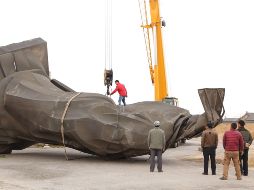 Fotogalería: El viento derriba estatua de seis toneladas