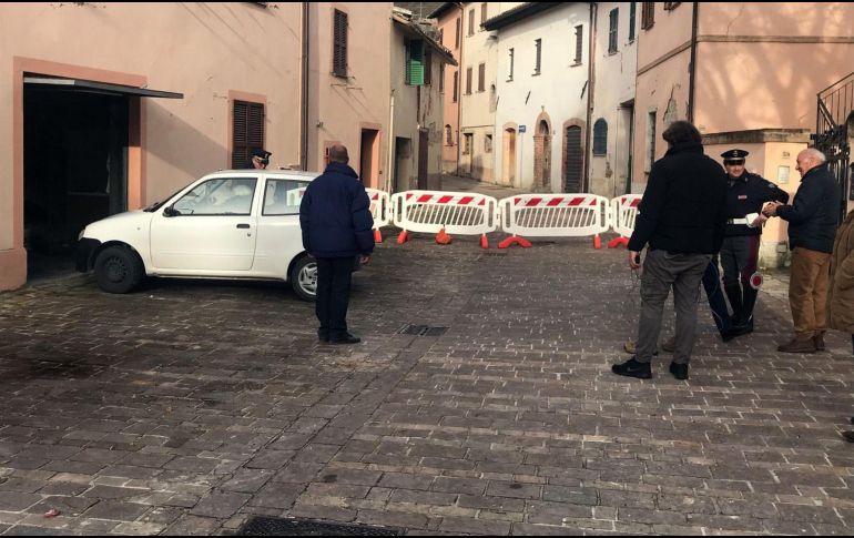Vista de una calle cortada tras registrarse un terremoto de magnitud 4.6 en la escala Richter, en Muccia, Italia. EFE/G. Basilietti