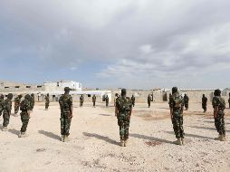 Reportan que hay diecisiete bajas de soldados y milicianos progubernamentales, mientras que 12 combatientes del EI fallecieron. AFP/O. Haj Kadour