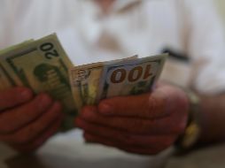 El tipo de cambio para solventar operaciones denominadas en moneda extranjera pagaderas en el país se ubica en 18.2753 pesos. EL INFORMADOR / ARCHIVO