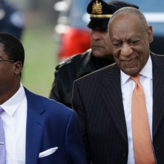 Abogado de Cosby retrata a acusadora como “timadora”
