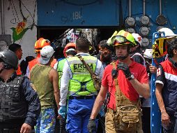 En el lugar se encuentran elementos de la Secretaria de Protección Civil revisando los inmuebles aledaños al lugar de la explosión, con el fin de descartar posibles riesgos. SUN / A. Rodríguez