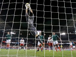 Chivas sufre ante Red Bulls, pero va a la Final de Concachampions