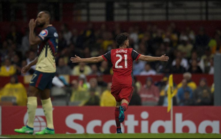 Osorio (D) celebra tras anotar el único gol del Toronto del partido de vuelta. MEXSPORT/J. Ramírez