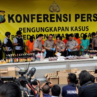 Ya son 82 muertes por beber alcohol adulterado en Indonesia