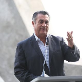 México cambiará la historia con hombres y mujeres valientes, dice "El Bronco"