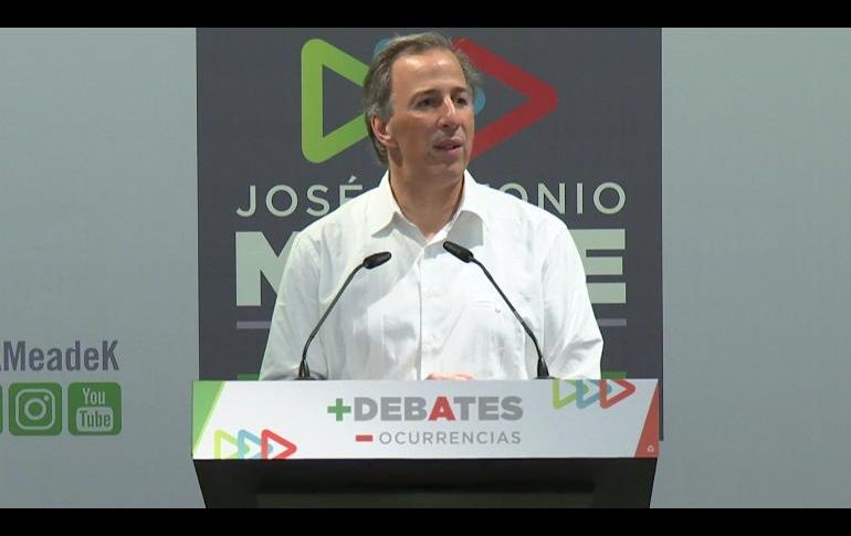 Meade estrenó un atril en el que se leyó el mensaje: +Debates –Ocurrencias. TWITTER / @JoseAMeadeK