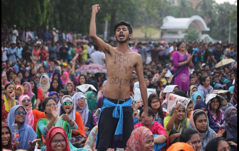 Estudiantes se reúnen en Dacca, Bangladesh, para protestar contra las cuotas para ciertos grupos de personas en trabajos de gobierno. AFP/R. Asad