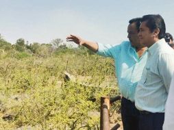 Cosío eligió el río Santiago para suscribir sus compromisos de campaña por tratarse de un sitio que ejemplifica el desdén de las autoridades. ESPECIAL