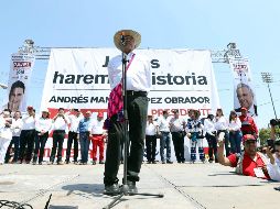 López Obrador también dijo que le gustaría ver su expediente del CISEN pues, afirma, lo investigan desde hace 