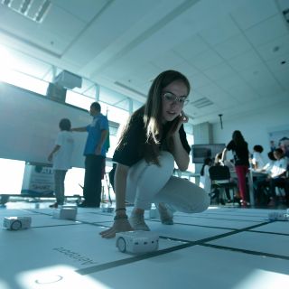 Niños sobresalientes participan en encuentro internacional de robótica