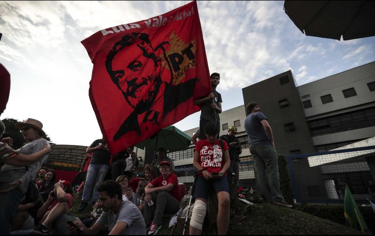 Desde el ingreso en prisión del ex jefe de Estado (2003-2010), cientos de simpatizantes han llegado a la capital paranaense para instalarse en el campamento bautizado como 