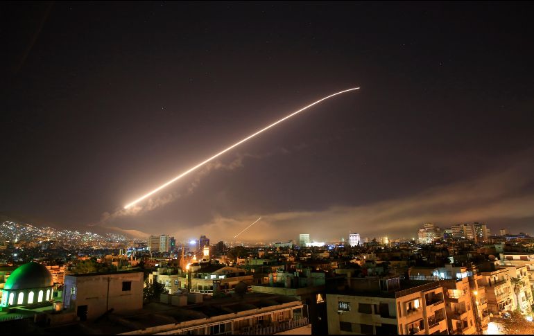 Siria ha reportado ataques contra Damasco; han interceptado 13 misiles. AP / H. Ammar
