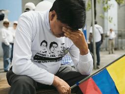 Miembros del gremio periodístico lloraron ayer por sus colegas muertos. EFE