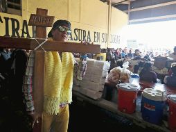 Viacrucis. Con una cruz y una imagen de la Virgen de Guadalupe se dirigen a Guanajuato. SUN