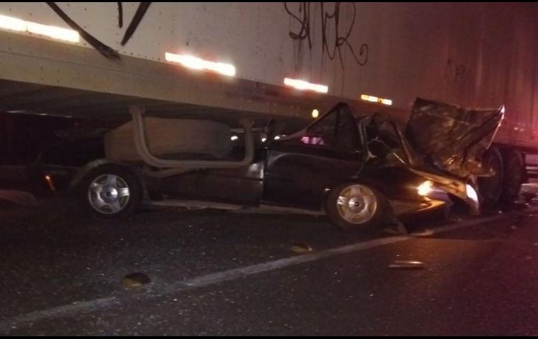 Elementos de seguridad precisan que se desconoce quién manejaba el vehículo compacto. ESPECIAL