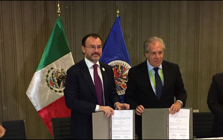 El acuerdo fue suscrito por el secretario de Relaciones Exteriores de México, Luis Videgaray, y el secretario general de la OEA, Luis Almagro en el marco de la Cumbre de las Américas. TWITTER / @SRE_mx