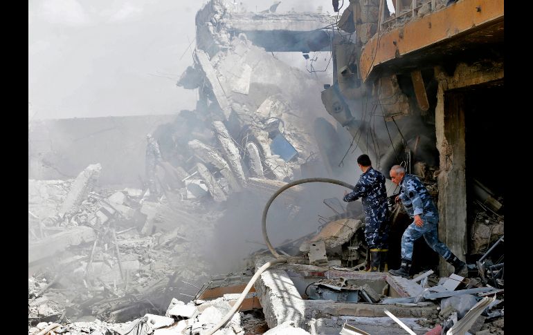 Las fuerzas armadas de Siria recorrieron las zonas bombardeadas para evaluar los daños. AFP / L. Beshara