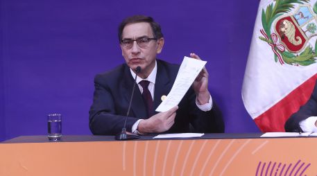 Martín Vizcarra, presidente de Perú, durante la rueda de prensa al cierre de la Cumbre. EFE / M. Alipaz