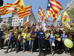 Más de 300 mil personas participaron en la manifestación, informó la policía de Barcelona. EFE / A. Dalmau