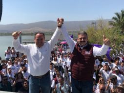 Junto a Alberto Uribe, Lomelí Bolaños realizó un mitin en la comunidad de Cuexcomatitlán de Tlajomulco. ESPECIAL / Morena