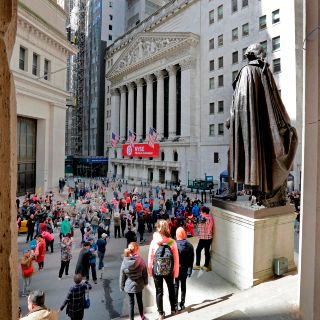 Wall Street abre con firmes alzas en espera de ventas minoristas