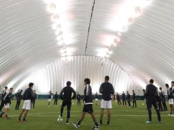 Por las condiciones del clima, Chivas no pudo reconocer la cancha de juego. TWITTER / @Chivas