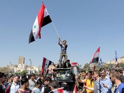 Sirios muestran su apoyo al presidente Bashar Al Assad. EFE / Y. Badawi