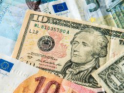 Estiman que el tipo de cambio cotice entre 17.90 y 18.10 pesos por dólar en cotizaciones interbancarias a la venta. AFP / ARCHIVO