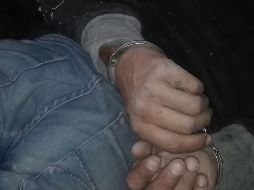 Los detenidos son entregados al Ministerio Público, junto con las armas y la camioneta. ESPECIAL / Policía de Guadalajara