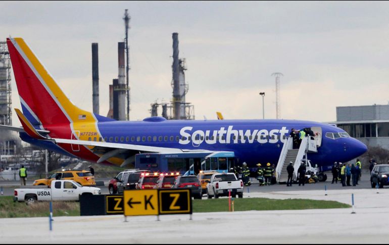 El avión, un Boeing 737-700 de la compañía Southwest, procedía del aeropuerto de La Guardia, en la ciudad de Nueva York. AP / D. Maialetti