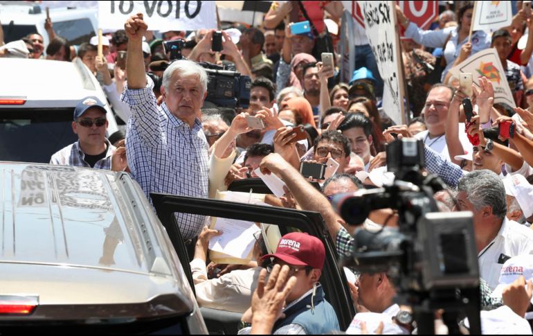 Empresarios cancelan foro de aeropuerto; López Obrador exige transparentar obra