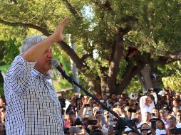 Meade señala que su contrincante no cambia, pues por un lado repudia los vuelos privados, pero por otro, los usa. NTX / A. Monroy