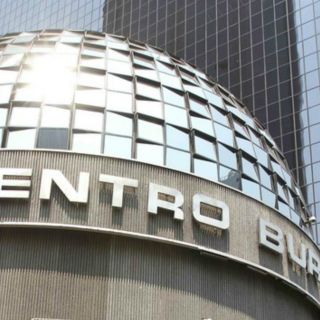 Bolsa Mexicana abre con ligera alza, a la espera de cifras económicas